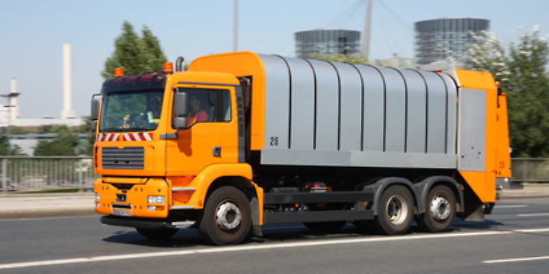 Müllwagen Müllauto Müll Reinigung Stadtreinigung Abfall Abfallwirtschaft - © Horst Schmidt - Fotolia.png