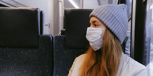 Schutzmaske Maskenpflicht bahn bus verkehr