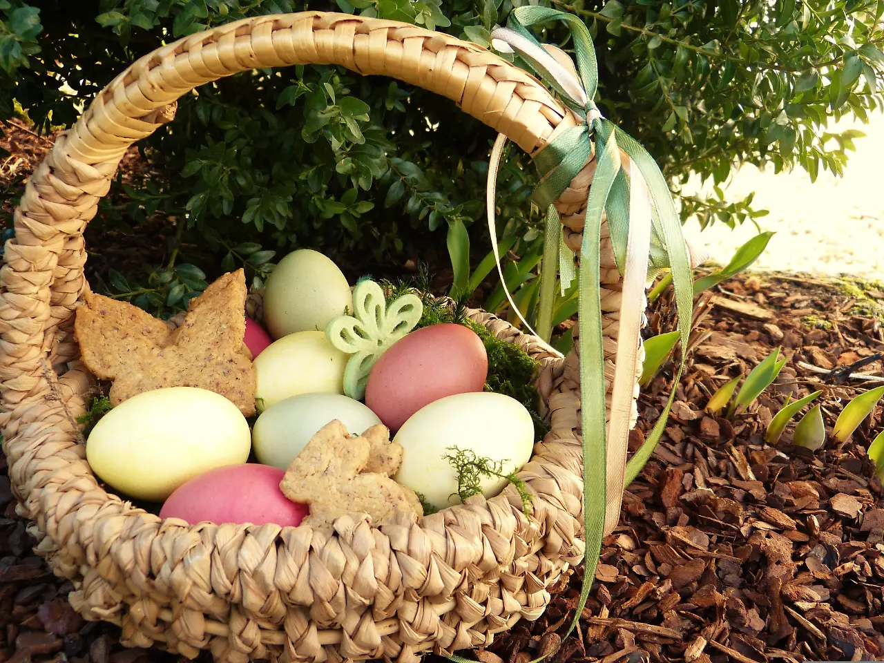 Osterbräuche: Warum kommt der Osterhase und färben wir Eier?