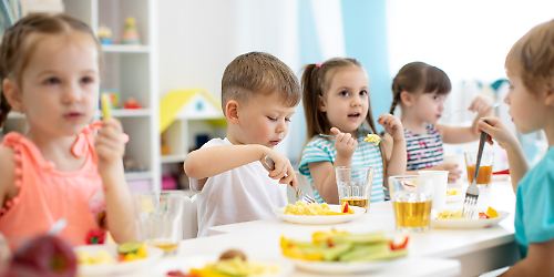 Kinder Kita gesundes Essen © Oksana Kuzmina - Fotolia.com