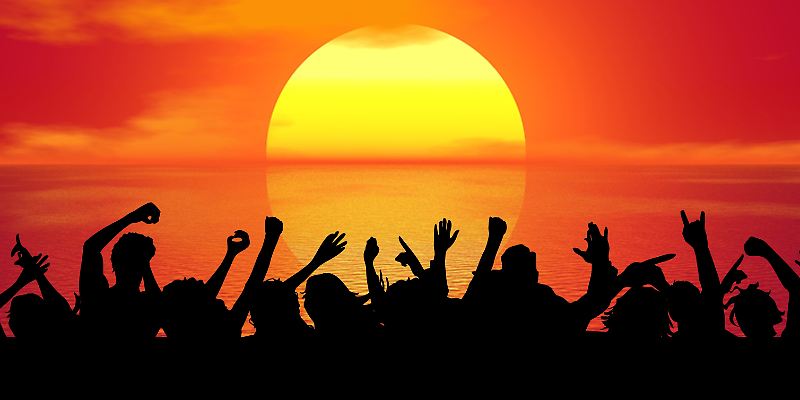 party leute strand sonnenuntergang © pixabay