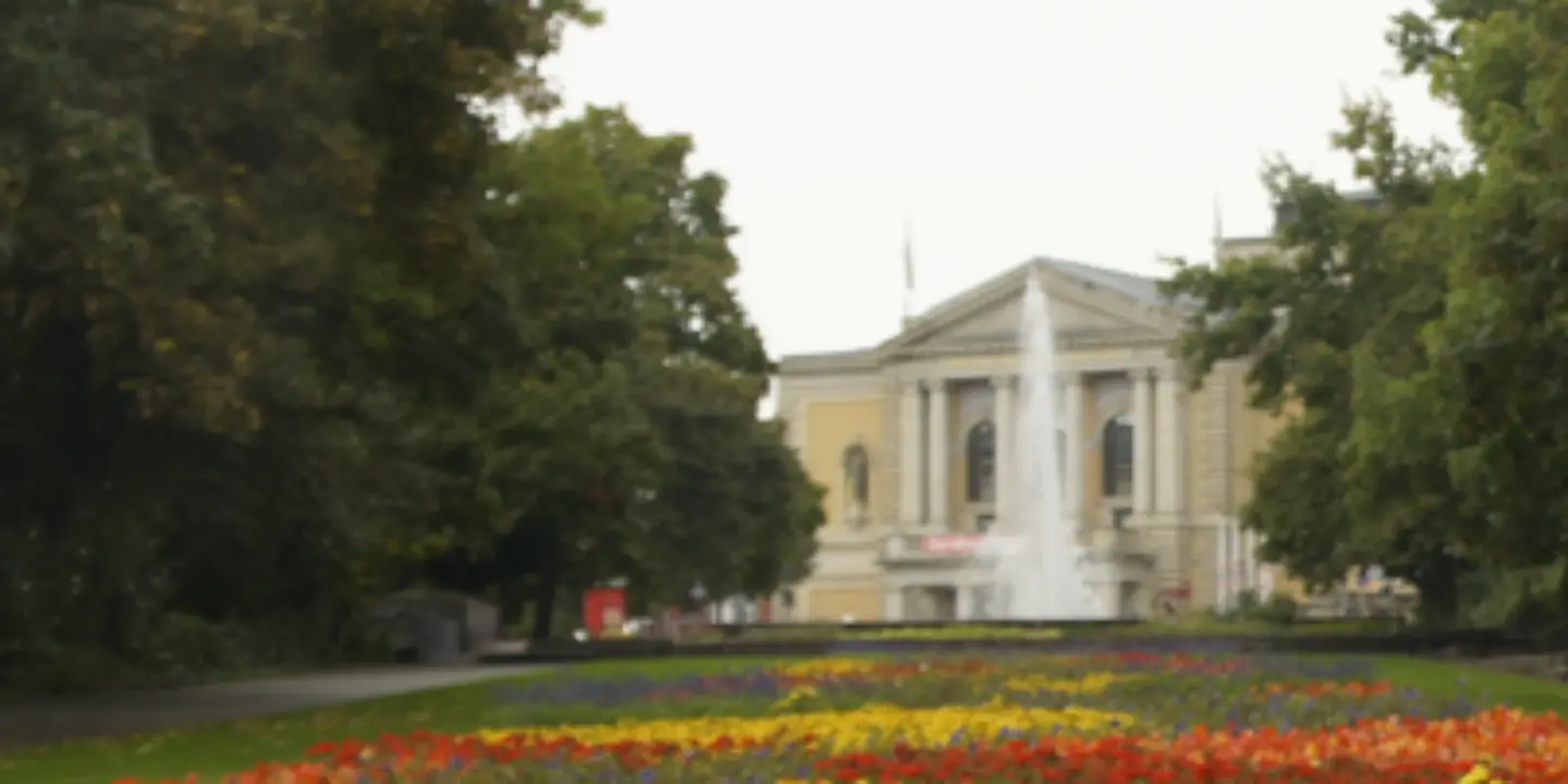 oper Halle Joliot curie platz.png