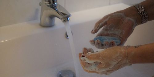Händewaschen Seife Desinfizieren wash-hands-4925790_1920.jpg