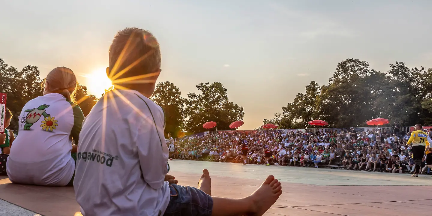 megawoodstock_04__Beim_megawoodstock_Handballspiele_unterm_freien_Himmel_genießen__FOTO__megawoodstock.com.jpg